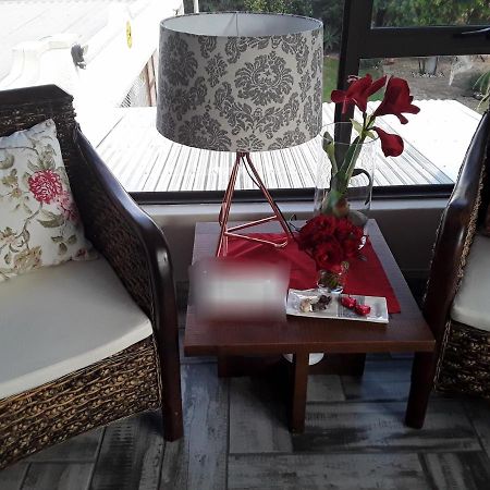 Monas Risibiki Westside Bed & Breakfast Kleinmond Exterior photo