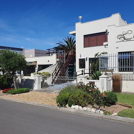 Monas Risibiki Westside Bed & Breakfast Kleinmond Exterior photo