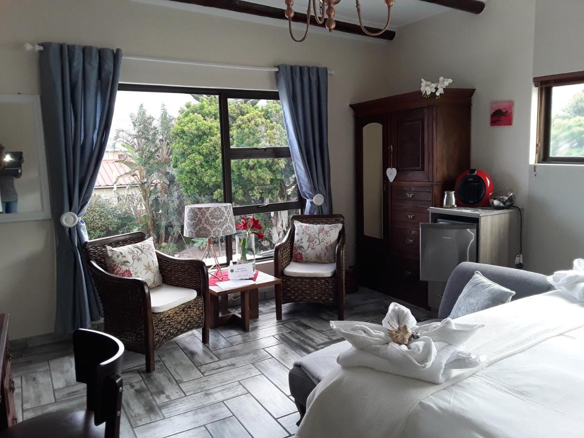 Monas Risibiki Westside Bed & Breakfast Kleinmond Exterior photo